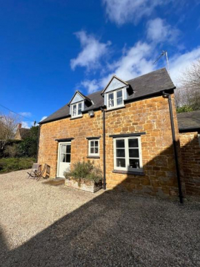 Delightful Pretty Cottage